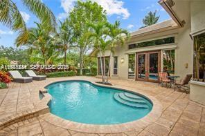 Building Photo - 1884 Classic Dr