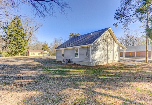 Building Photo - 2927 Beechmont St