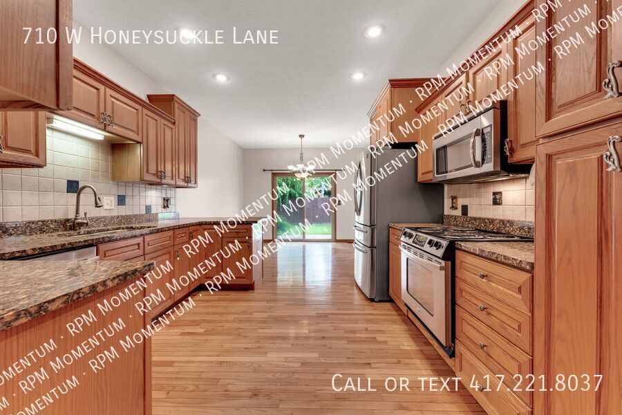 Building Photo - 710 Honeysuckle Ln