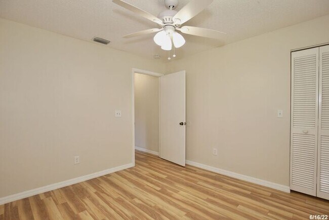 Building Photo - Cozy 3/2 Split Floorplan Home with a Spaci...