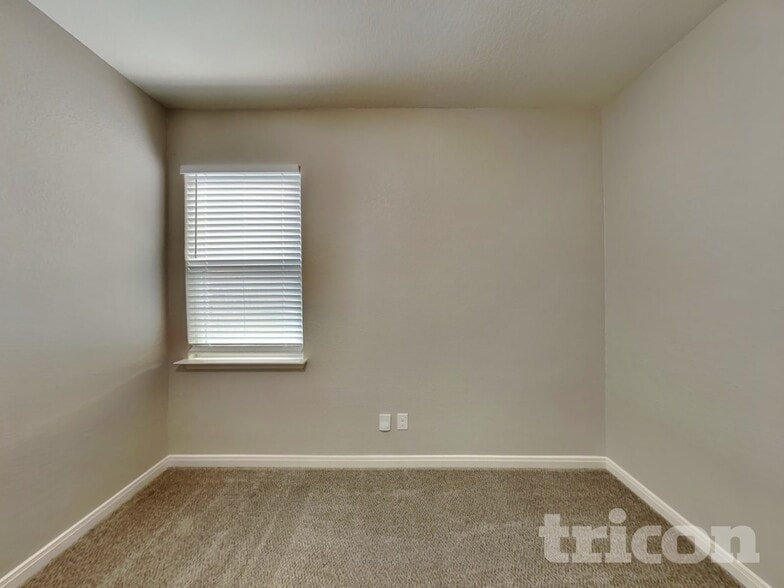 Building Photo - 6357 Hibiscus