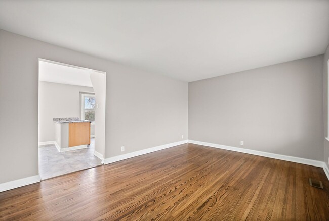 Building Photo - 3 Bedroom Pet Friendly Home For Rent Near Post!