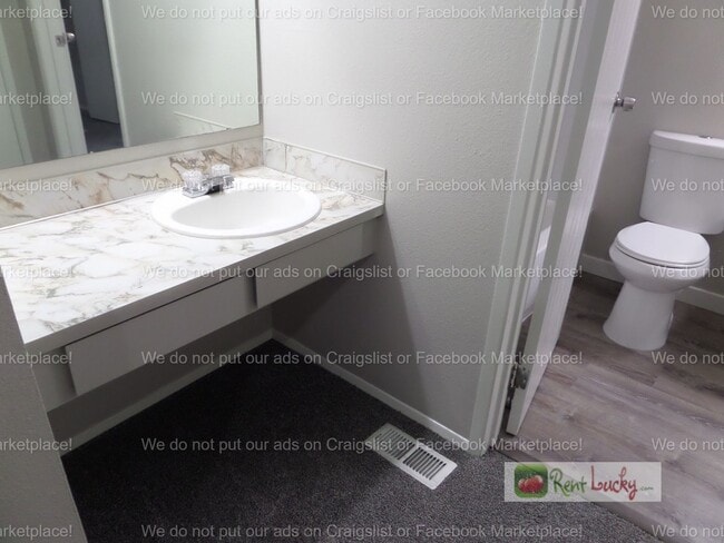 Building Photo - Freshly Updated 3-Bedroom Duplex w/Attached Garage in Great Federal Way Location!!