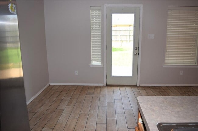 Building Photo - 230 Rolling Brook Dr