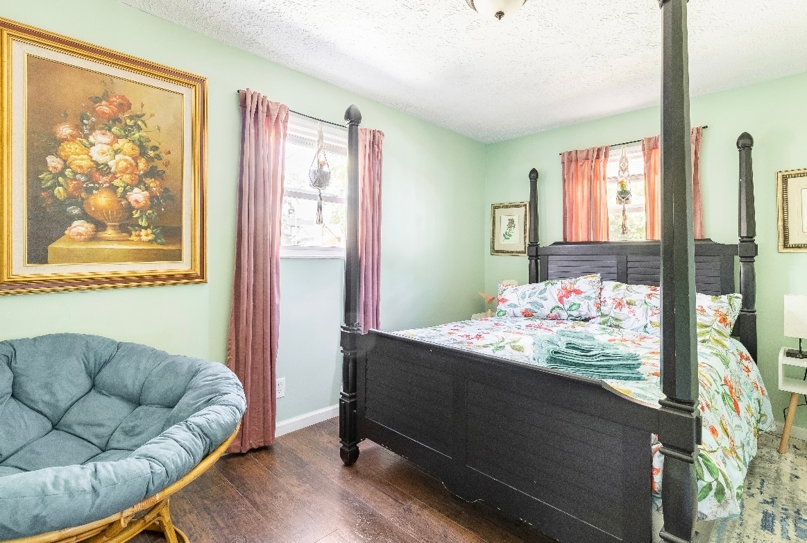 Bedroom 1 has a walk-in closet - 1420 E Market St