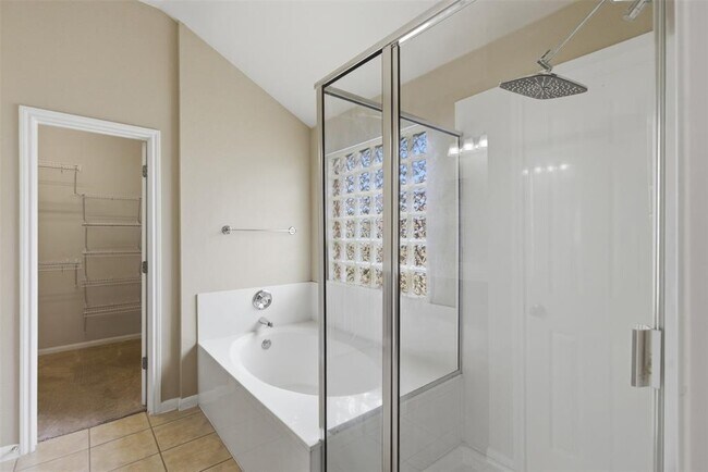 Building Photo - 924 Abbeyglen Castle Dr