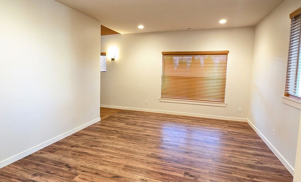 Building Photo - 625 Covington Ave