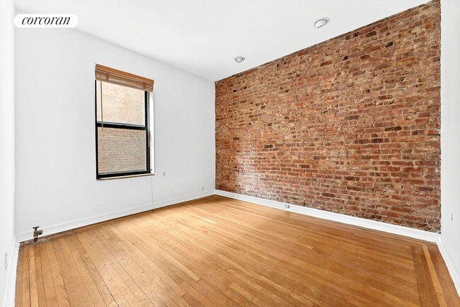 Building Photo - 880 W 181st St