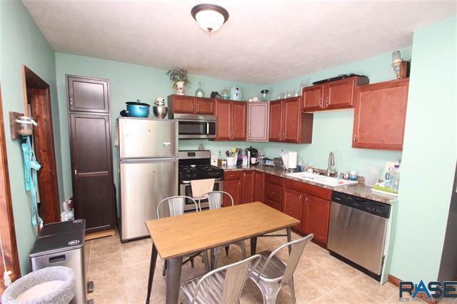 Kitchen - 217 S Elmwood Ave