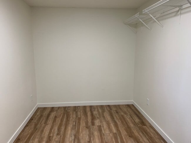 Building Photo - **Daisey King **