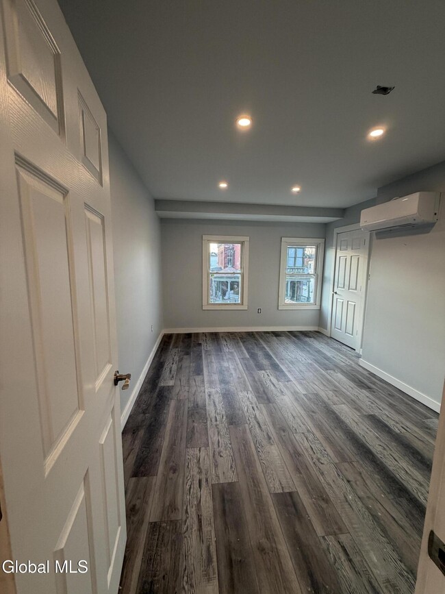 Building Photo - 1804 3rd Ave