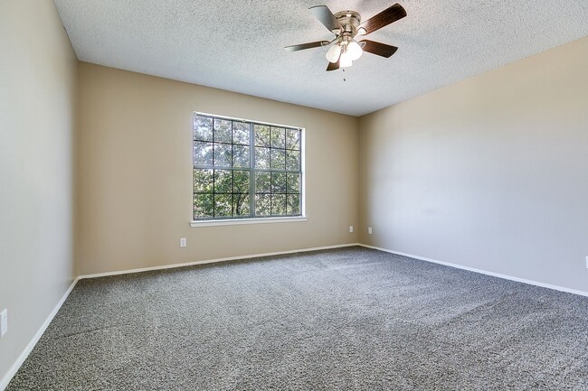 Building Photo - COMING JANUARY 2025 - Spacious 2-Bedroom Townhome Near w/ River View!