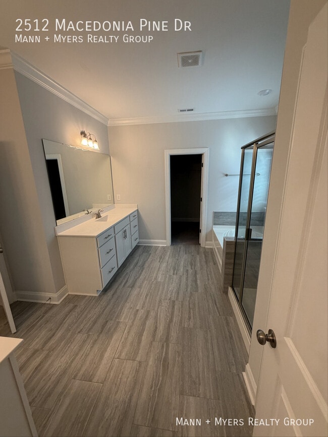 Building Photo - 2512 Macedonia Pine Dr