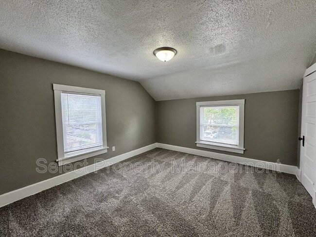 Building Photo - 454 Kinnaird Ave