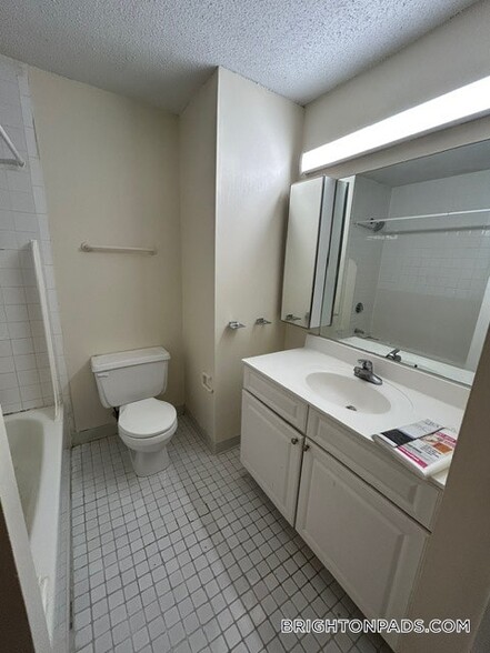 Building Photo - 154 N Beacon St
