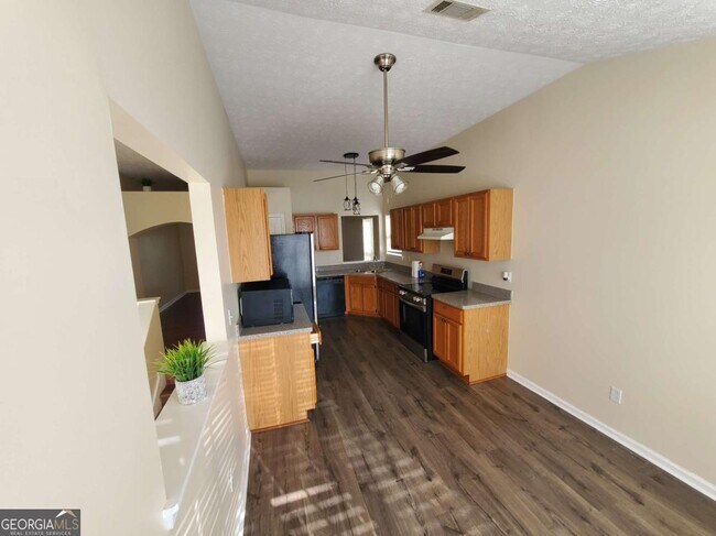 Building Photo - 5450 Twin Lakes Dr