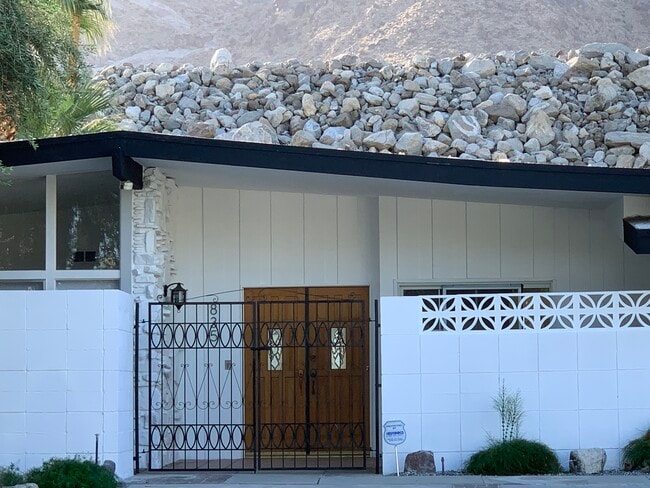 Front Pic - 835 N Rose Ave