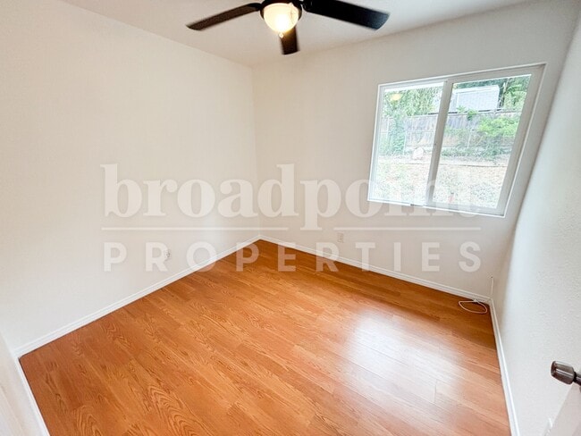 Building Photo - 581 Glenheather Dr