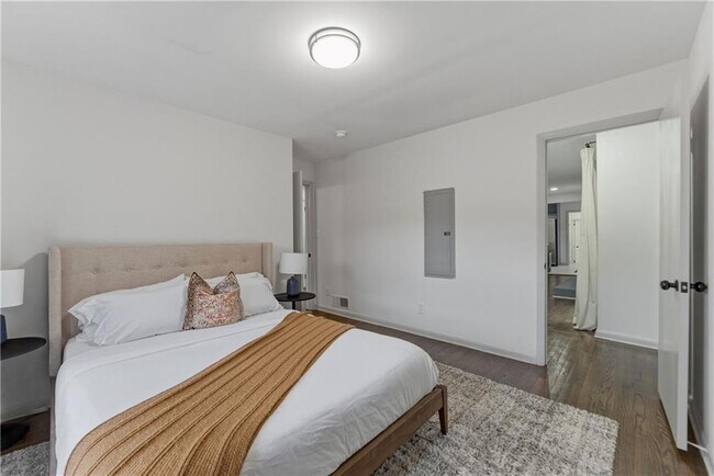 Building Photo - 2393 Lilla Cir SW