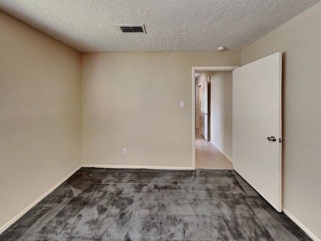 Building Photo - 16627 Blackhawk Blvd