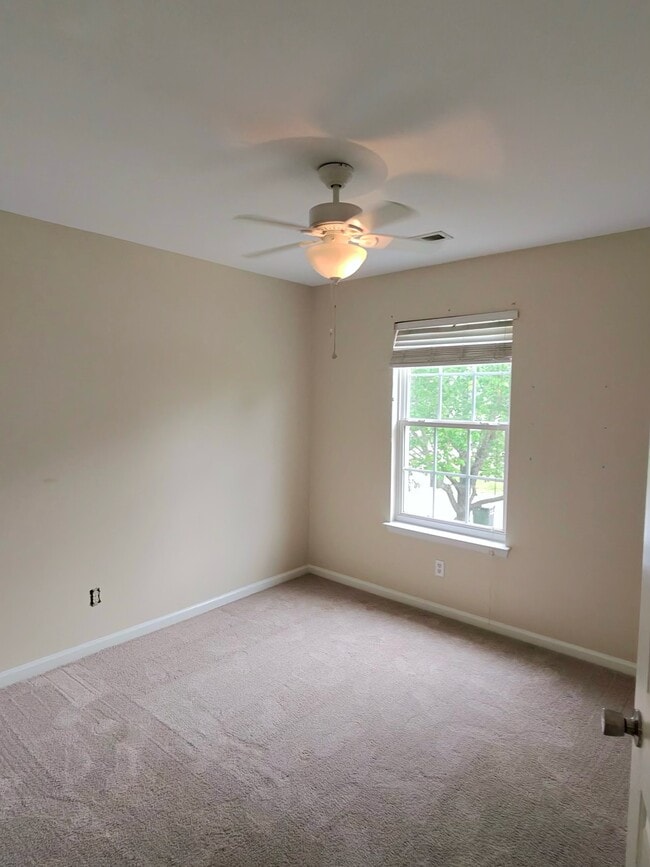Building Photo - 105 Chardonnay Rd