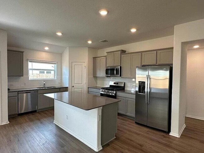 Building Photo - 196 Otter Rd