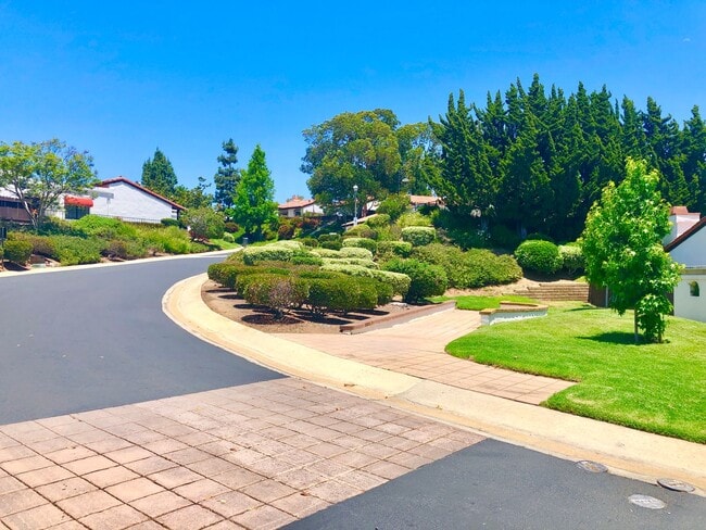Building Photo - Sweet Single-Story, Completely Detached, in the Picturesque Fallbrook Village HOA Community!