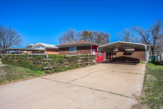 Building Photo - 4 Bedroom 1.5 Bath Home Near I-240 and I-3...