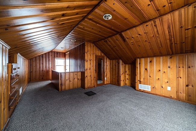 Building Photo - 3 bedroom - 2 bathroom - Lincoln Park - $1...