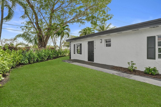 Building Photo - 234 NE 14th Ave