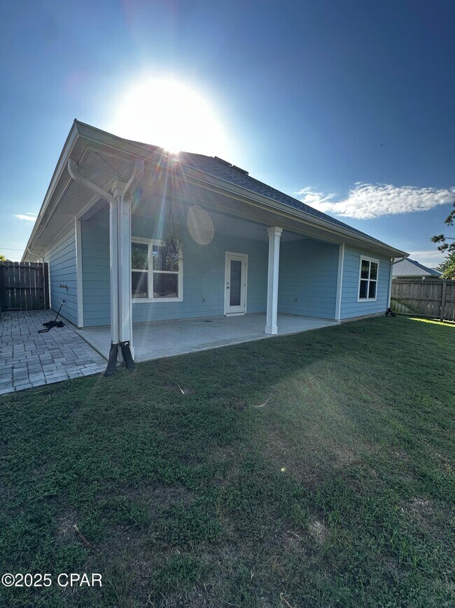 Building Photo - 529 Cove Villa St