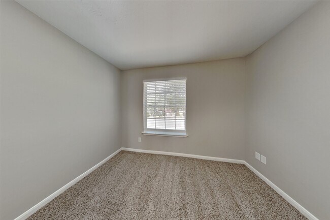 Building Photo - 13007 Bretford Ct