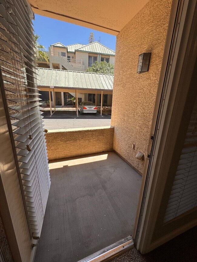 Building Photo - Live in the Heart of Downtown Phoenix