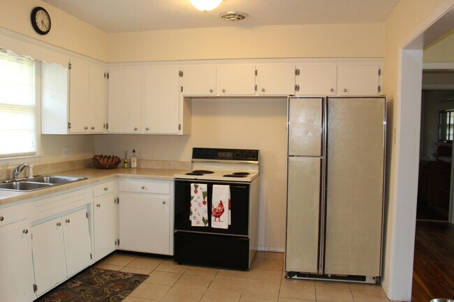 Building Photo - 306 Loch Ln