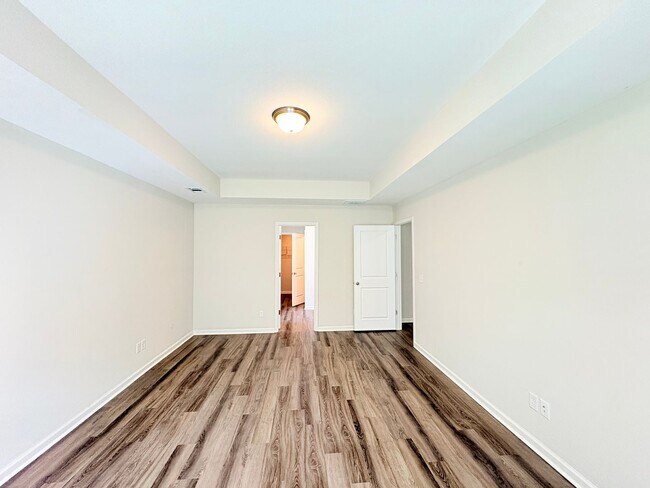 Building Photo - Welcome To Heritage New River Side