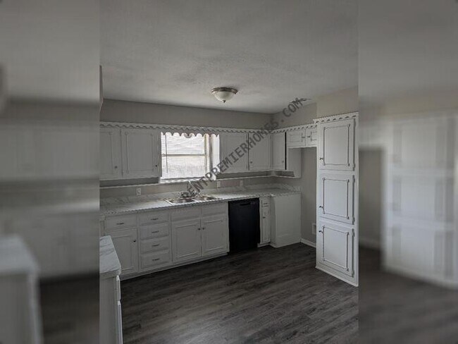 Building Photo - 2009 Ming Dr