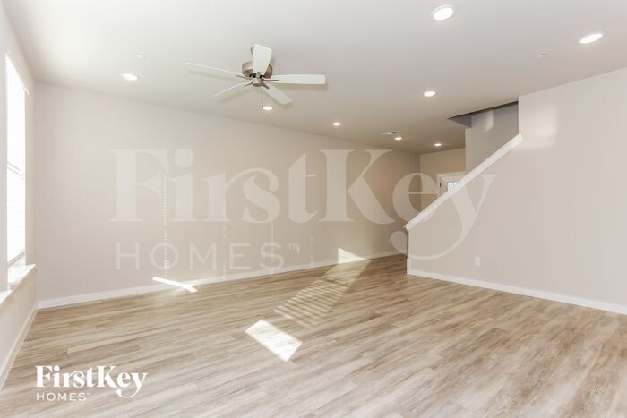 Building Photo - 325 Nima Ln