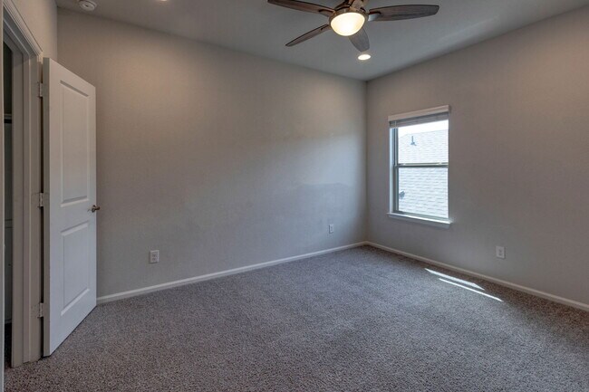 Building Photo - 125 Rangel Dr