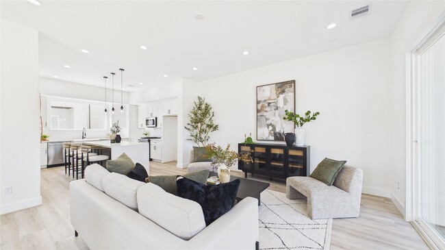 Building Photo - 2417 Harrington St