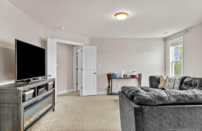 Building Photo - 161 Nairn St