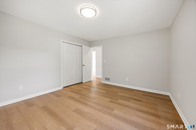 Building Photo - 387 Mixville Rd