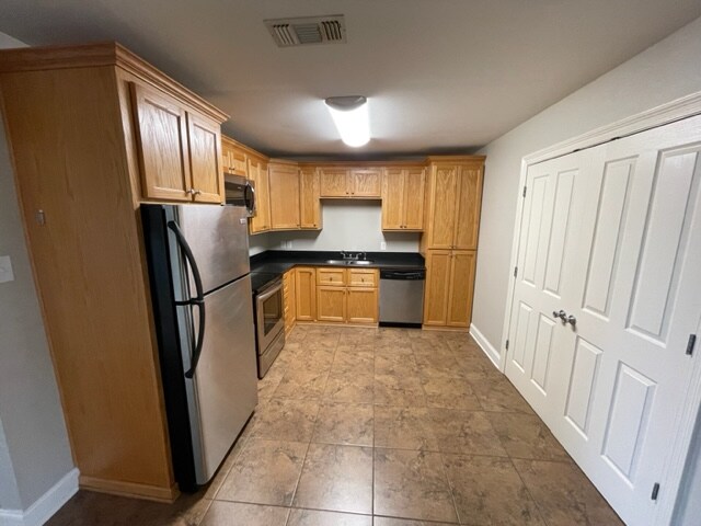 Building Photo - 10601 E Main St