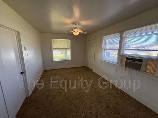 Building Photo - 457 N F St