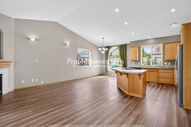 Building Photo - Spacious Three Bedroom Home in Clackamas!