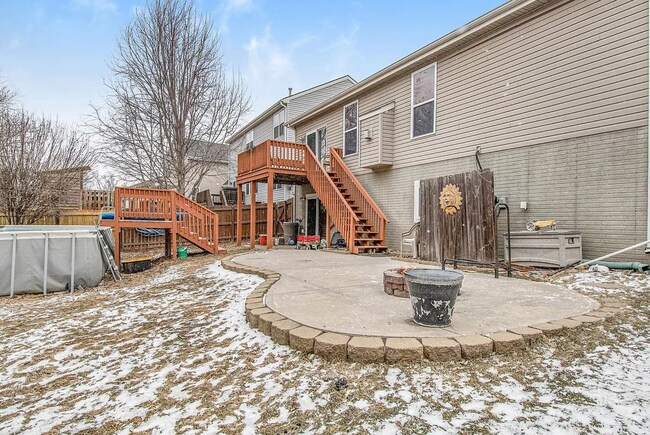 Building Photo - Spacious 4 Bedroom With Modern Comforts & ...