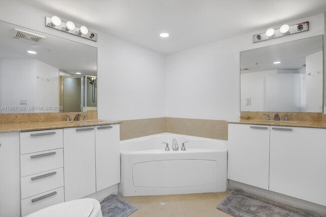 Building Photo - 16699 Collins Ave