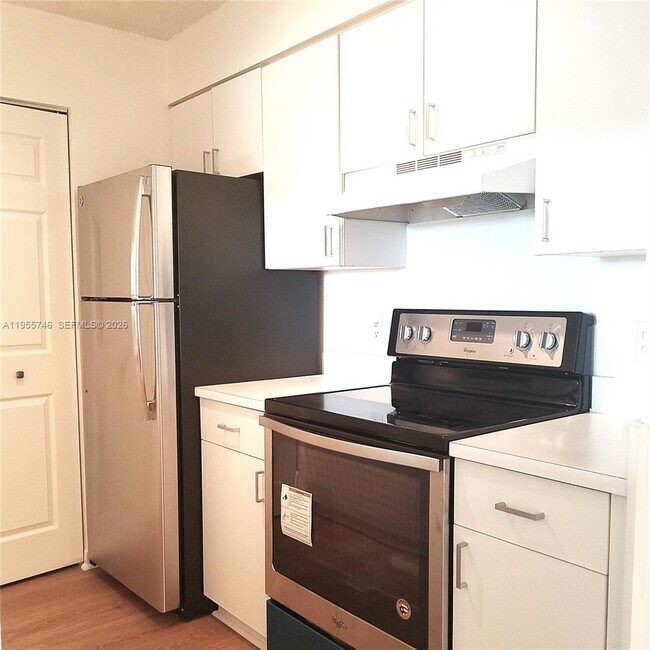 Building Photo - 19999 E Country Club Dr