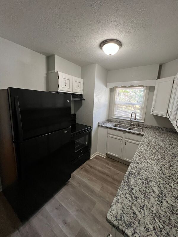 Building Photo - 6008 S Benton Ave