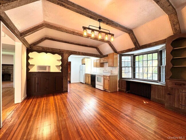 Building Photo - 560 Taxter Rd
