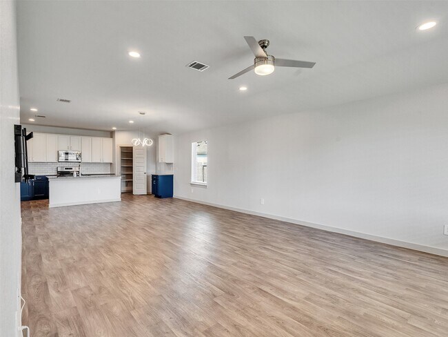 Building Photo - 10627 Great Basin Dr